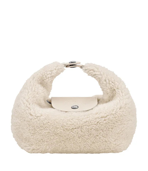 תיק יד אופנתי צמרירי בצבע שמנת, עיצוב יוקרתי, מותגים מובילים CHOZEN