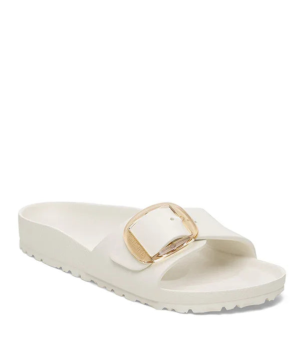 כפכף נשים לבן עם אבזם מוזהב, עיצוב אופנתי, באתר CHOZEN מבית קבוצת אלפא