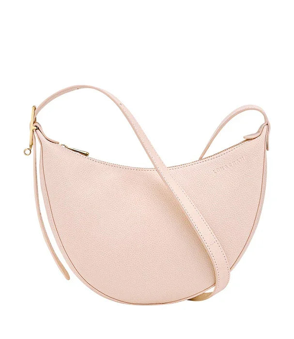 תיק צד קטיפה בהיר אופנתי לנשים, מותג יוקרה, מוצג על רקע לבן - CHOZEN