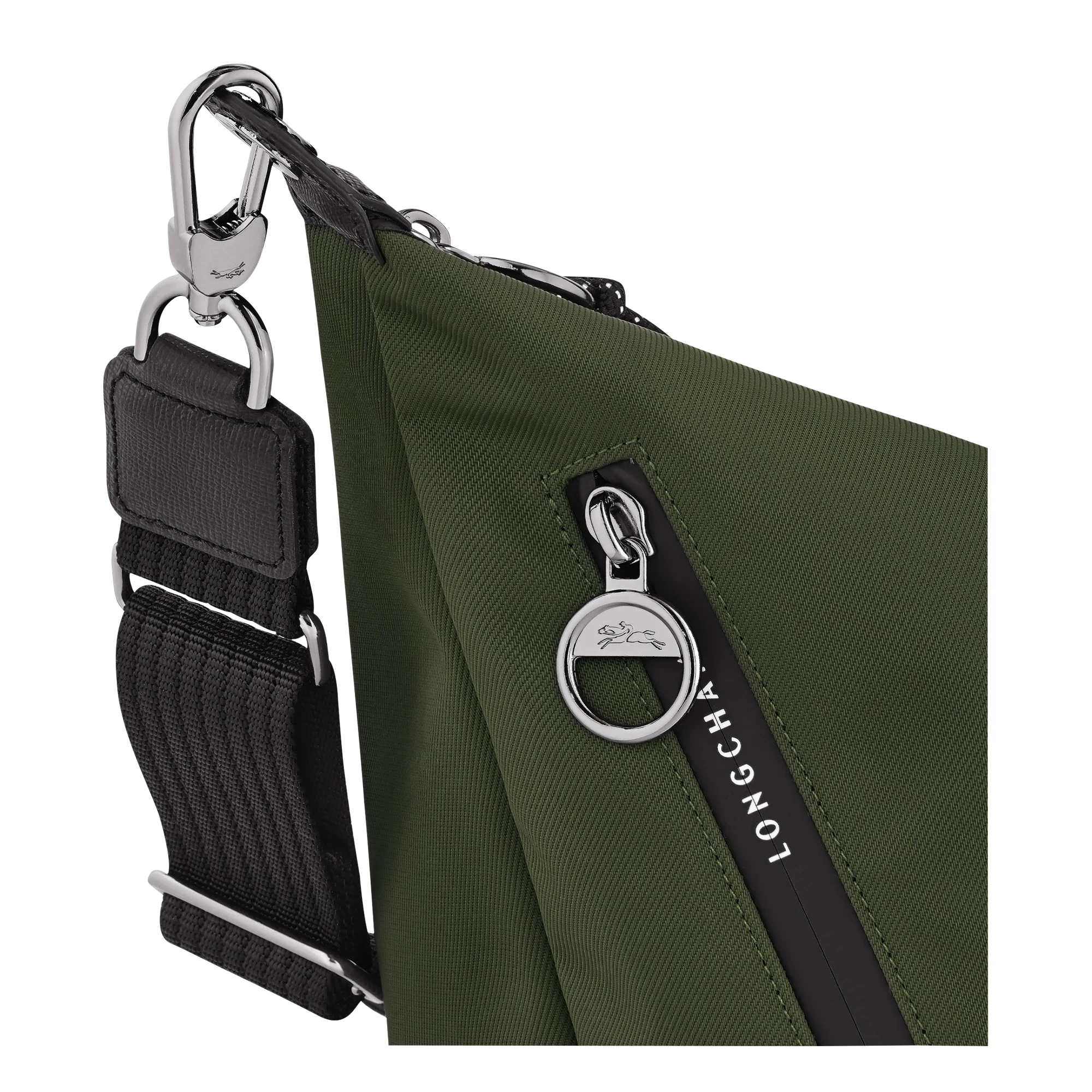 תיק צד ירוק של LONGCHAMP עם רצועה שחורה, נצפה ב-CHOZEN יבואן רשמי