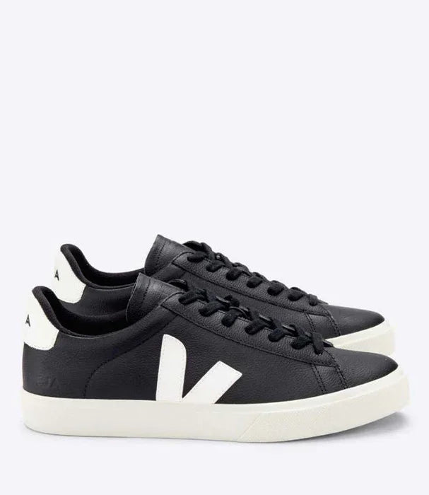 סניקרס שחורות מעוצבות עם סוליה לבנה ולוגו V, נעלי אופנה לגברים, קולקציית CHOZEN