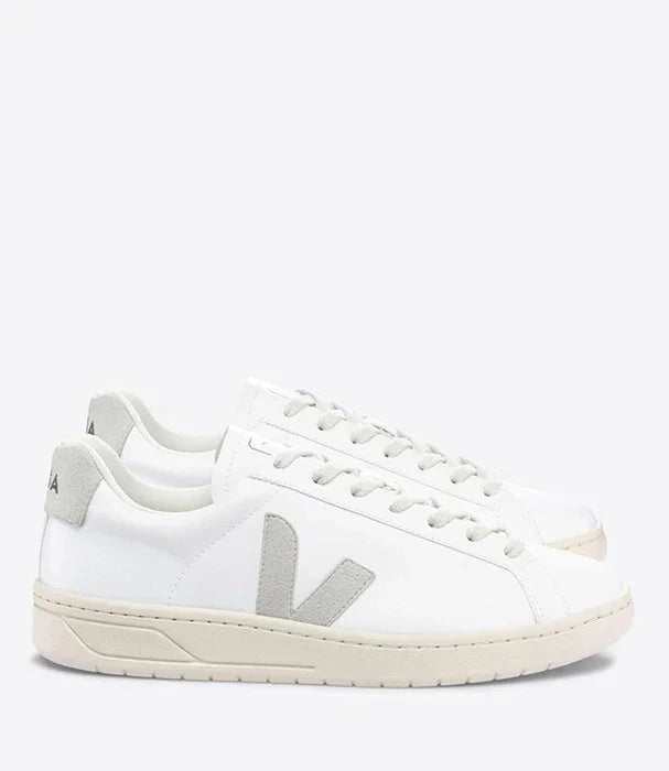 נעלי סניקרס לבנות לגברים אופנתיות עם סוליה בהירה ודוגמת V, באתר CHOZEN מותגים מובילים