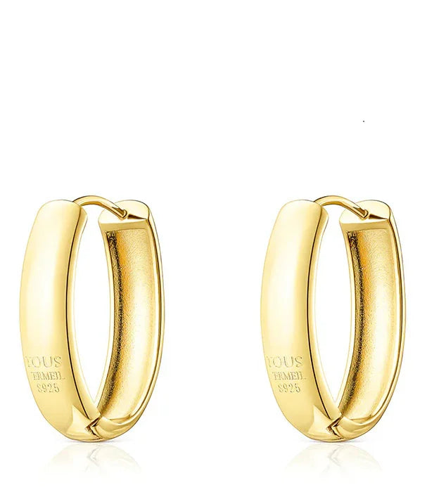 עגילי חישוק זהב קלאסיים לנשים מותג TOUS מצופים בזהב, נראים על רקע לבן, CHOZEN