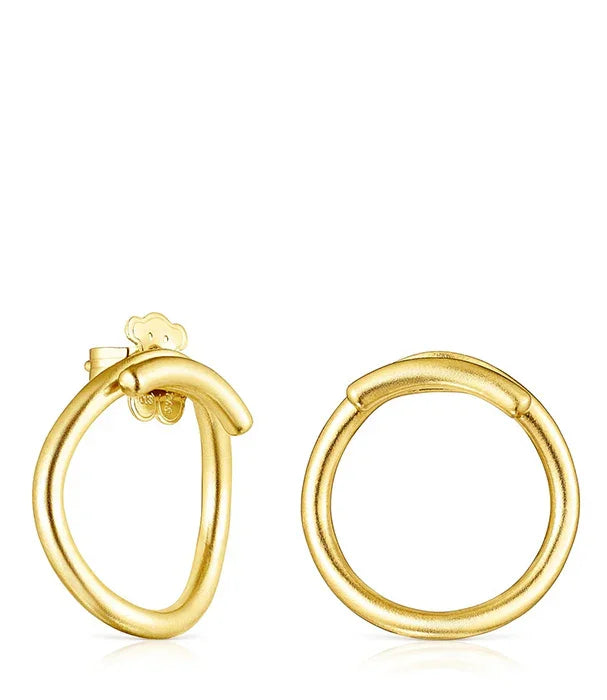 עגילי חישוק זהב מודרניים מבית CHOZEN, תצוגה נקייה על רקע לבן