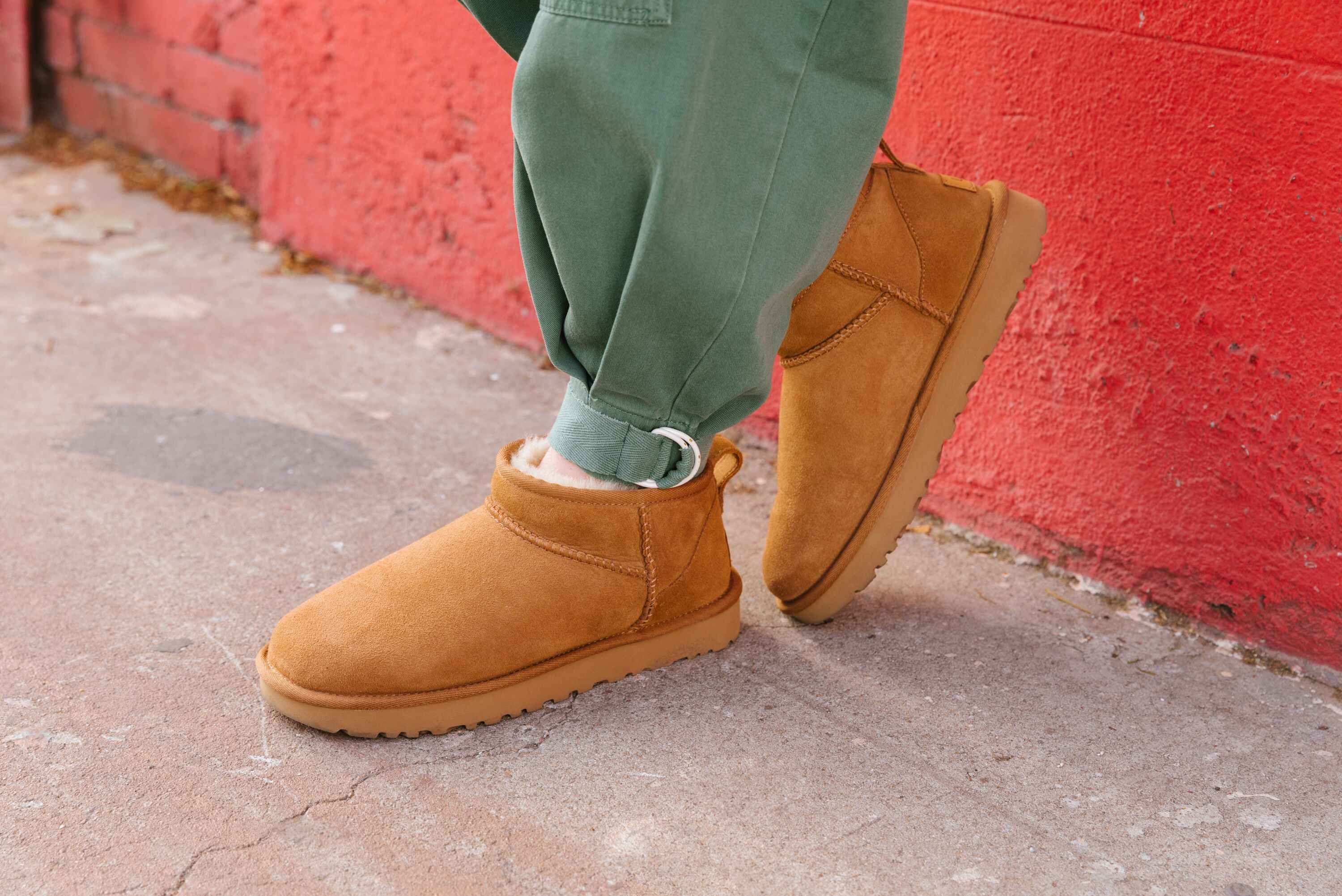 מגפיים נמוכות CLASSIC ULTRA MINI מזמש לנשים