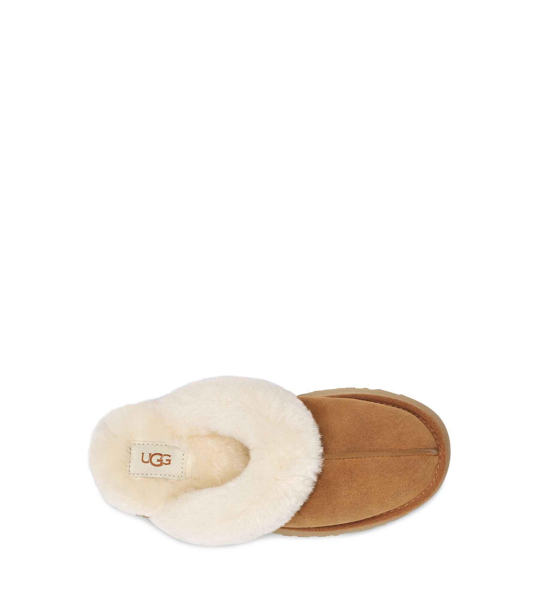 כפכף UGG חום עם פרווה לבנה מקורית, מותג מוביל ב-CHOZEN מבית קבוצת אלפא