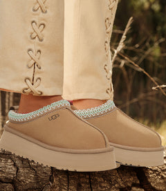 כפכפי סליידס פלטפורמה Tazz II של UGG בצבע בז' עם בטנת פרווה - CHOZEN
