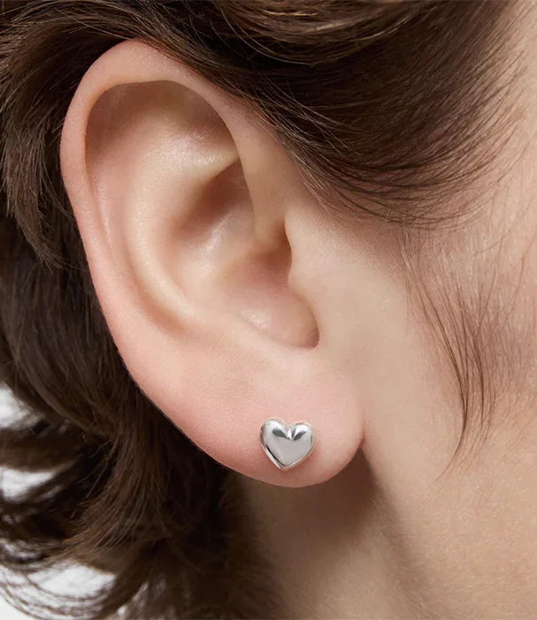 עגיל כסף קטן בצורת לב באוזן, תכשיט אופנתי מבית CHOZEN