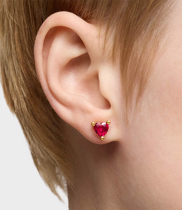 טואוס עגילי Garden of Love קצרים מכסף בציפוי זהב 18 קראט עם אבן אודם