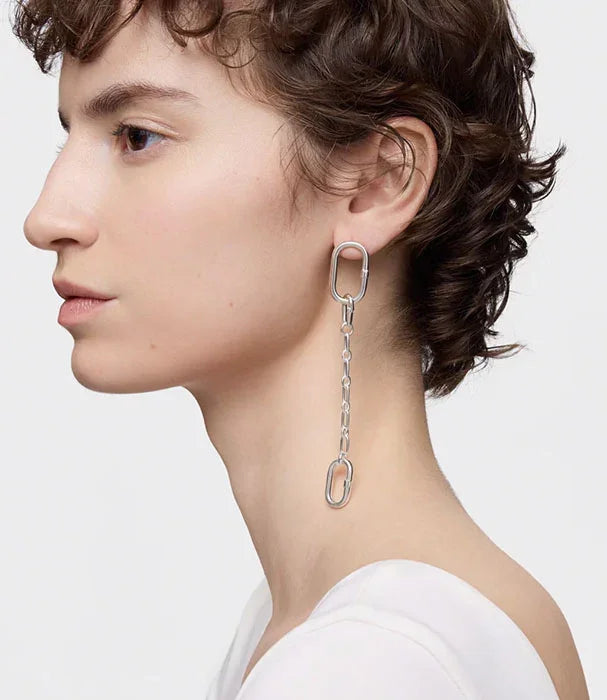 עגיל כסף ארוך בעיצוב חוליות על דוגמנית, אופנה מודרנית, CHOZEN מותגים מובילים