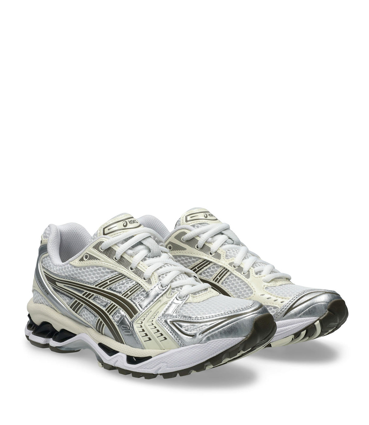 נעלי ספורט לגברים בצבע לבן וכסף עם רשת ואבזמים, עיצוב מודרני ונוח