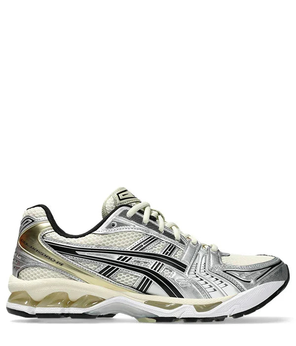 נעל ספורט אסיקס כסופה זהב דגם ג'ל קיונו 15 מוצגת על רקע לבן באתר CHOZEN