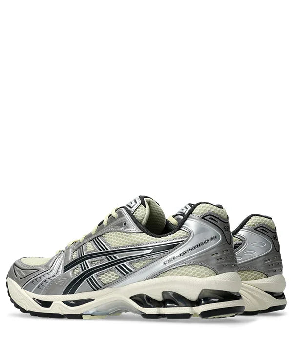 נעלי ריצה אפורות עם פסי שחור לבן מבית CHOZEN, נעלי ספורט ממותגות