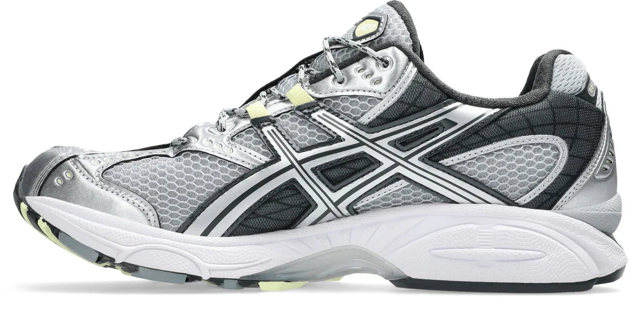 נעל ריצה אפורה לנשים בעיצוב ספורטיבי עם רשת מאווררת וסוליה עבה, מותג על מבית chozen