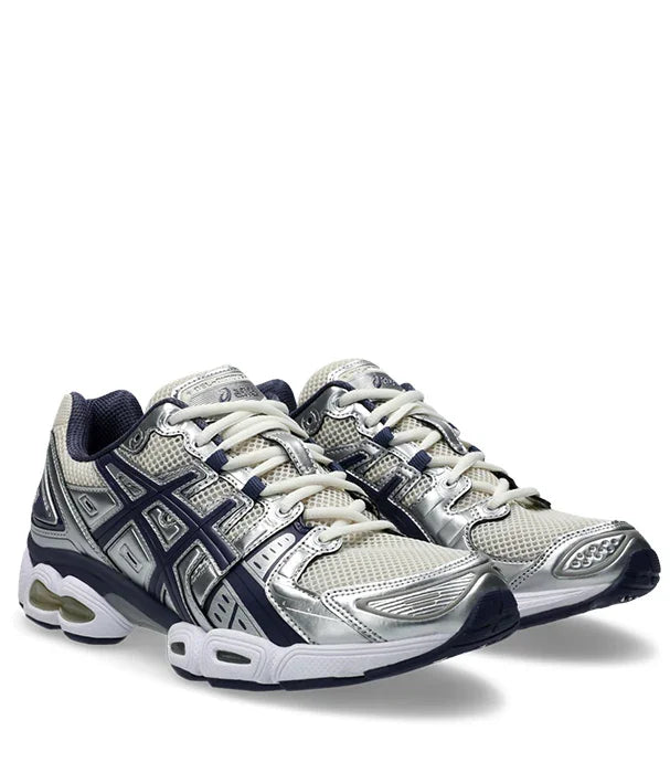 נעלי ספורט אסיקס בצבעי כסף כחול, דגם מוביל ב-CHOZEN, קבוצת אלפא