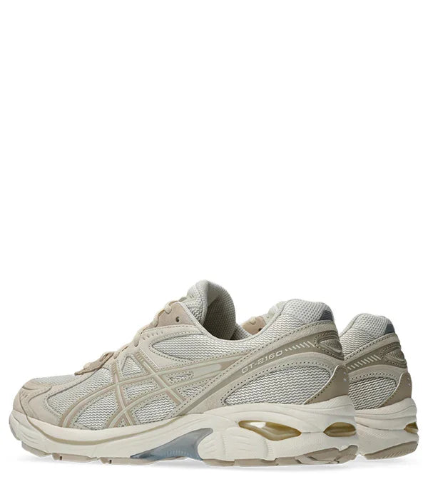 נעלי סניקרס אפורות דגם GT-2160 של ASICS עם רשת וקווים בהירים, מוצעות ב-CHOZEN