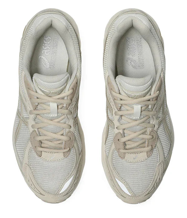 נעלי אסיקס ספורט צבע בז' אפור דגם עדכני, יבוא קבוצת אלפא, קולקציית CHOZEN