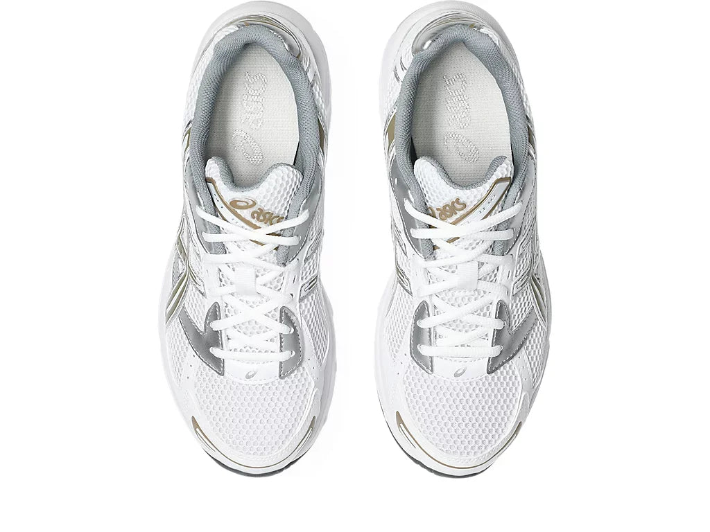 נעלי ספורט אסיקס בצבע לבן עם אפור וזהב, מותג מוביל ב-CHOZEN