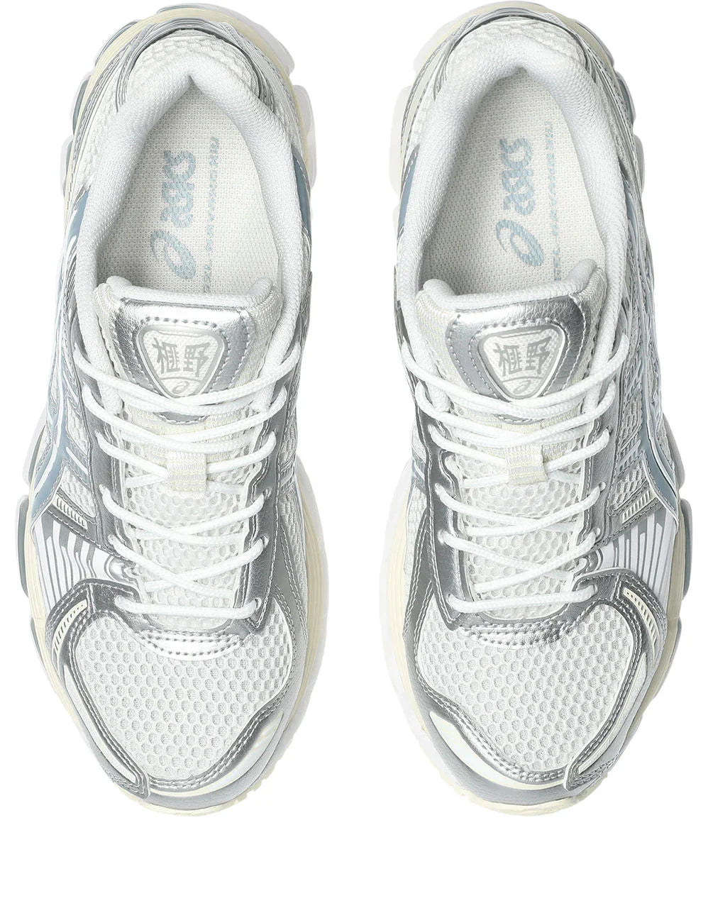 נעלי ספורט אסיקס לבנות עם פרטים כסופים, תצוגת על, CHOZEN מותגים מובילים