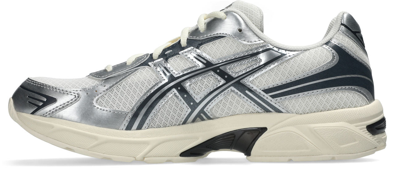 נעל ספורט ריצה לגבר בצבע לבן וכסף עם סוליה עבה ודוגמת רשת לאוורור