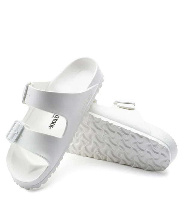 כפכפי בירקנשטוק לבנים עם שתי רצועות, עיצוב אופנתי בחנות CHOZEN