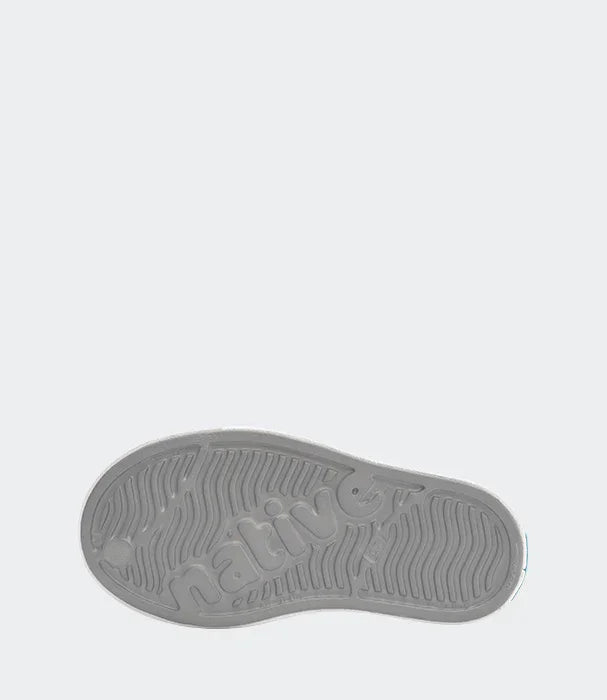 סוליית נעל אפורה עם כיתוב native, למותג המוביל CHOZEN מבית קבוצת אלפא