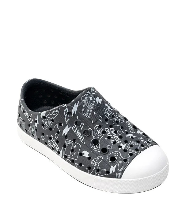 נעל סניקרס אפורה מעוצבת לילדים עם הדפסי גיימינג, יבוא קבוצת אלפא, CHOZEN