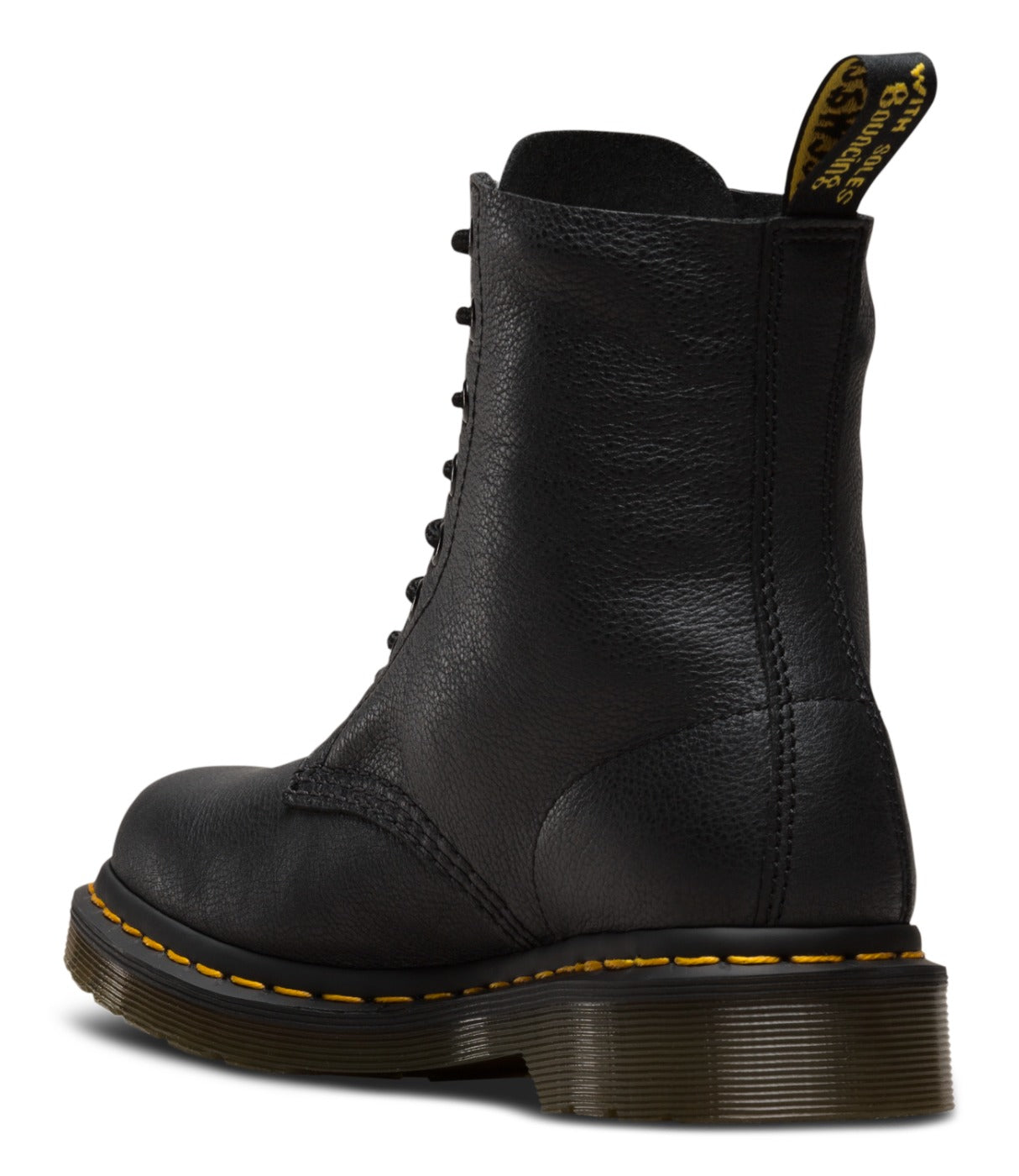 מגף DR. MARTENS PASCAL שחור, מבט מאחור המציג את העקב והסוליה המחורצת, מבית CHOZEN