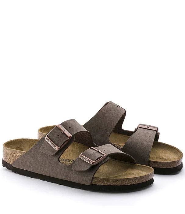 סנדלי בירקנשטוק חומים עם רצועות כפולות ואבזמים, דגם פופולרי באתר CHOZEN