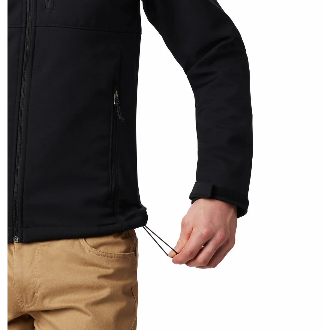 מעיל שחור איכותי מבית CHOZEN עם שרוך הידוק, דגם לגבר על רקע לבן