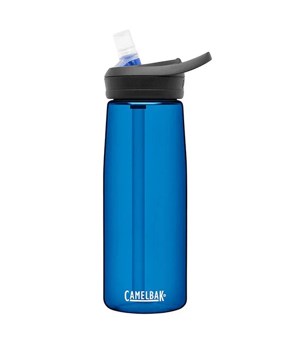 בקבוק שתייה כחול CamelBak עם פיה, מהמותגים המובילים ב-CHOZEN