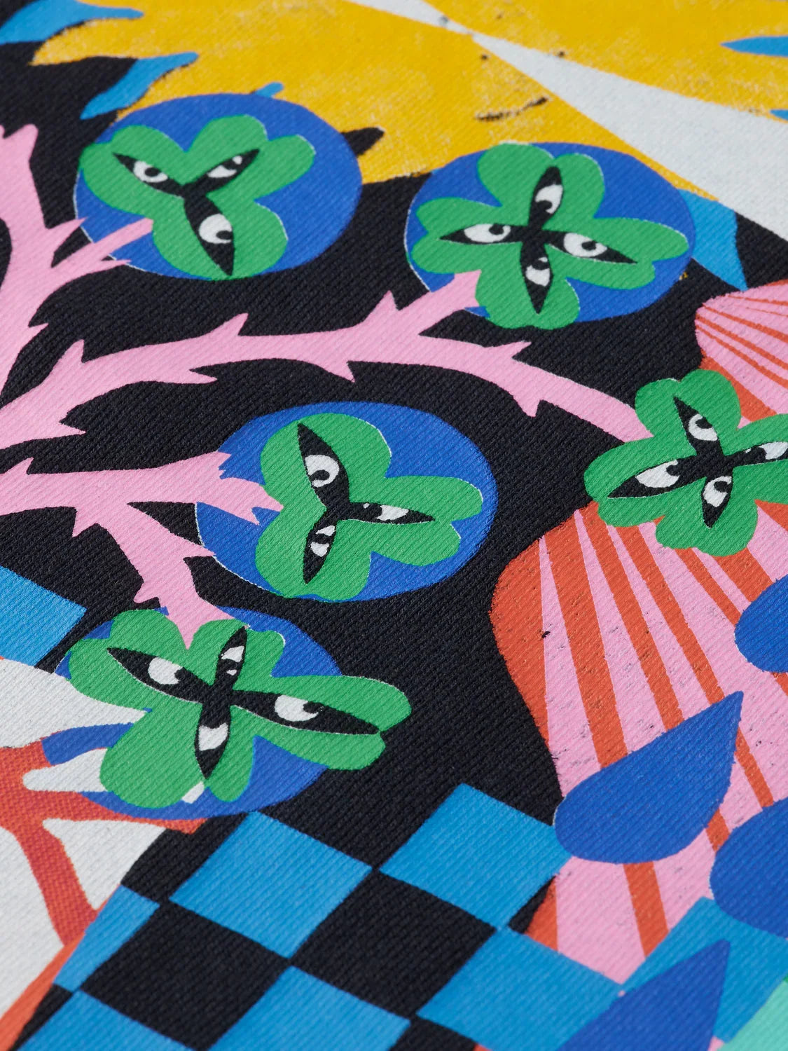 הדפס אמנותי צבעוני בסגנון מופשט עם צורות גיאומטריות ועיניים, מבית CHOZEN