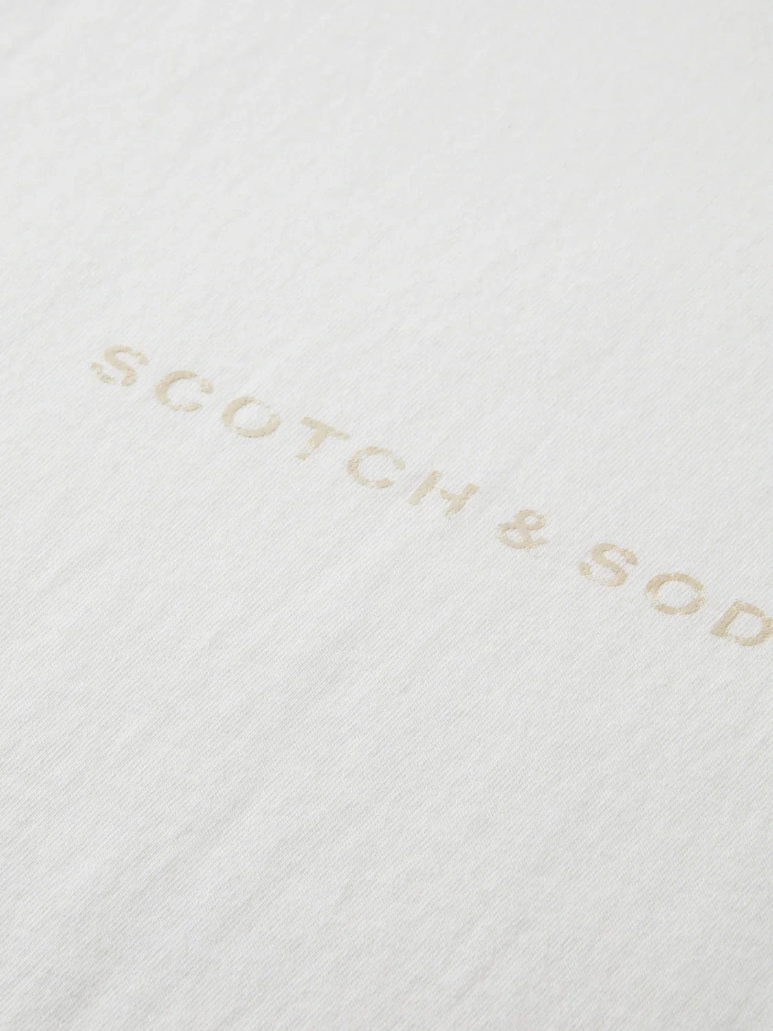 חולצת כותנה לבנה עם לוגו SCOTCH & SODA, מותג אופנה בינלאומי, מבית קבוצת אלפא