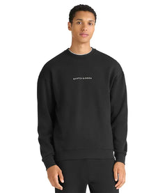 גבר לובש סווטשירט שחור Scotch & Soda, אופנה לגברים מבית CHOZEN