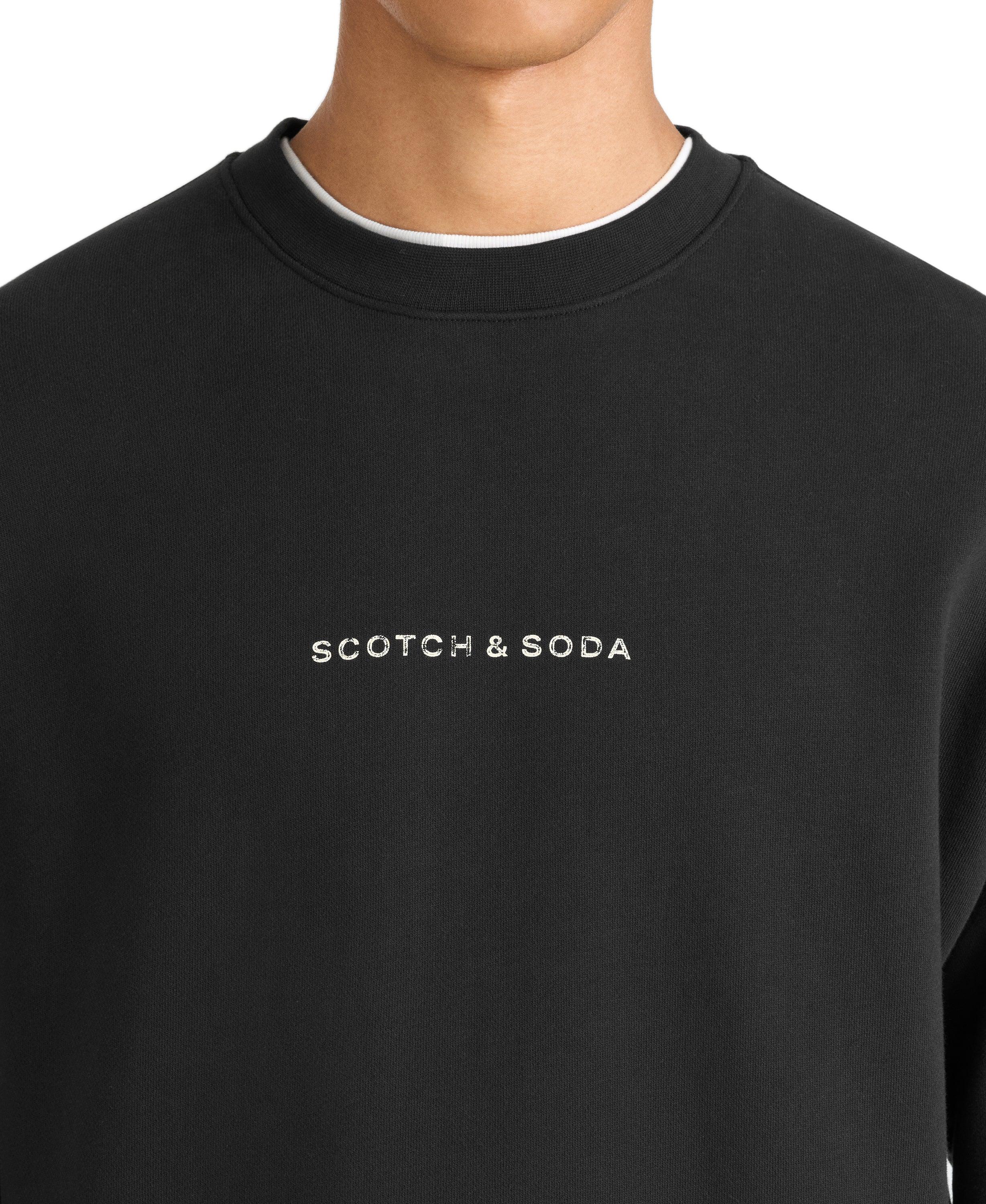 סווטשירט שחור לגבר עם לוגו SCOTCH & SODA, מבית המותגים של קבוצת אלפא CHOZEN