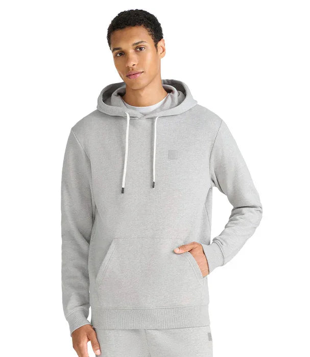 גבר לובש סווטשירט קפוצ׳ון אפור קלאסי, אופנה CHOZEN, מותגים מובילים מבית קבוצת אלפא