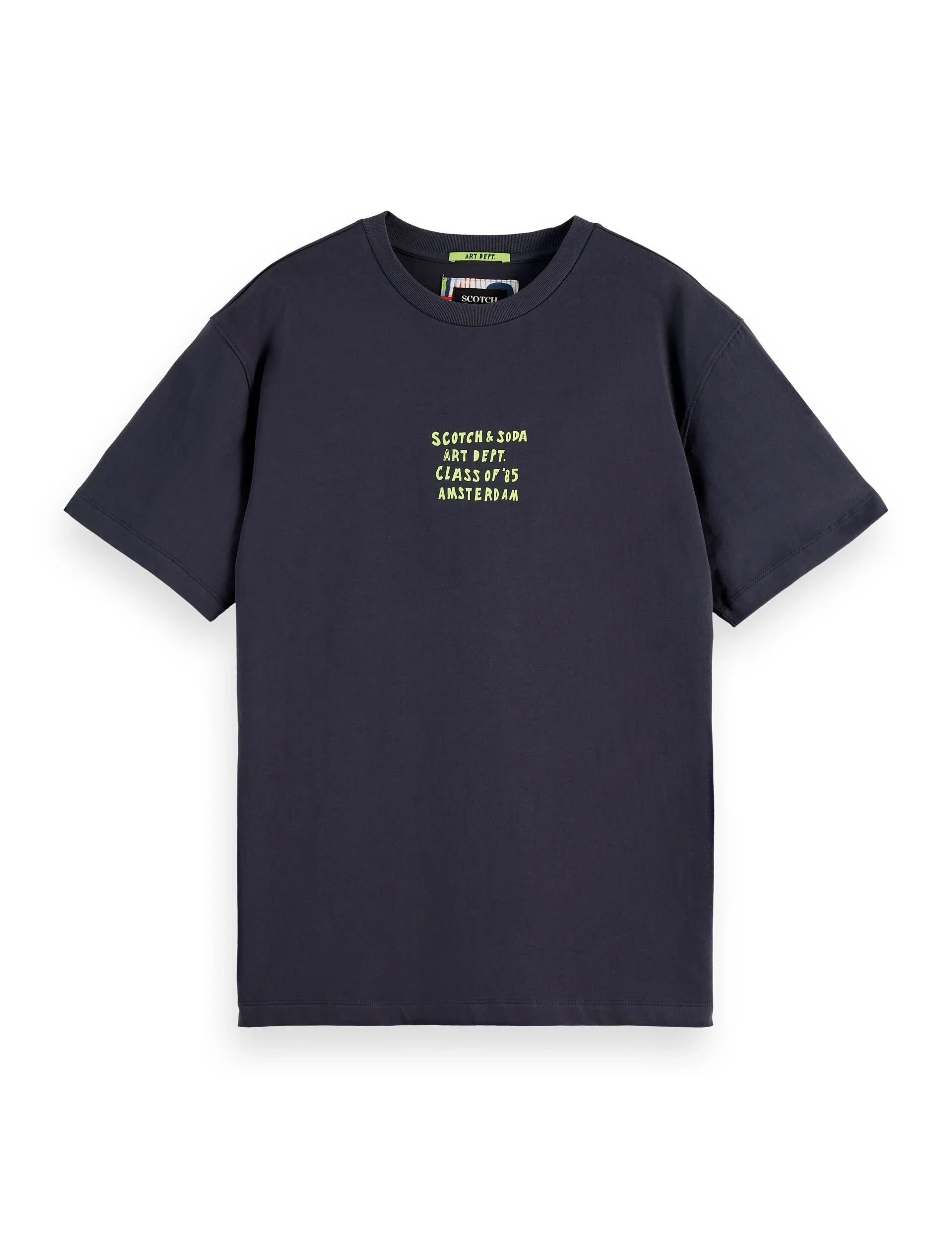 חולצת טי שירט שחורה Scotch & Soda לגבר, הדפס טקסט צהוב, אופנה באתר CHOZEN