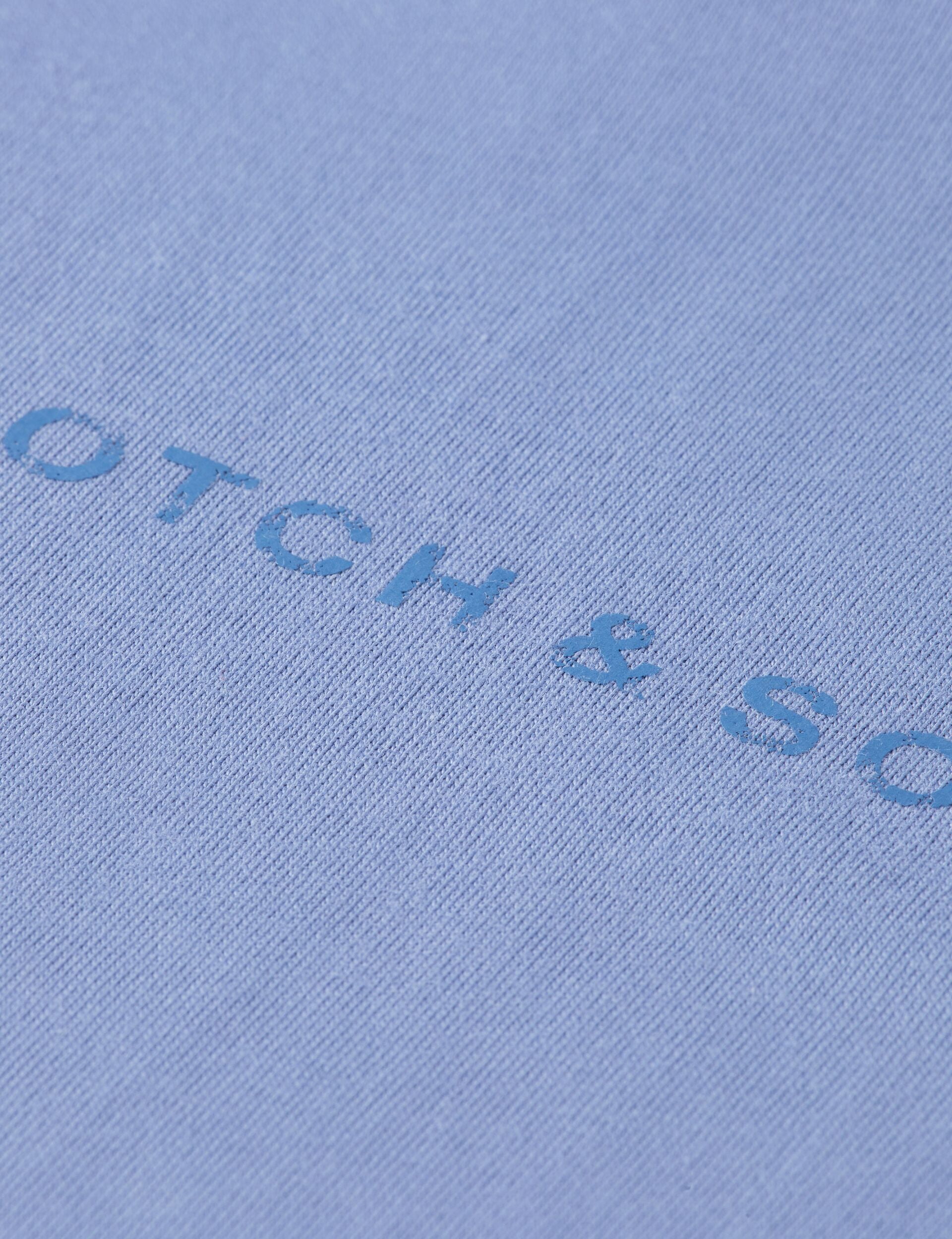 חולצת כותנה בצבע תכלת עם הדפס כחול SCOTCH & SODA, אופנת גברים CHOZEN