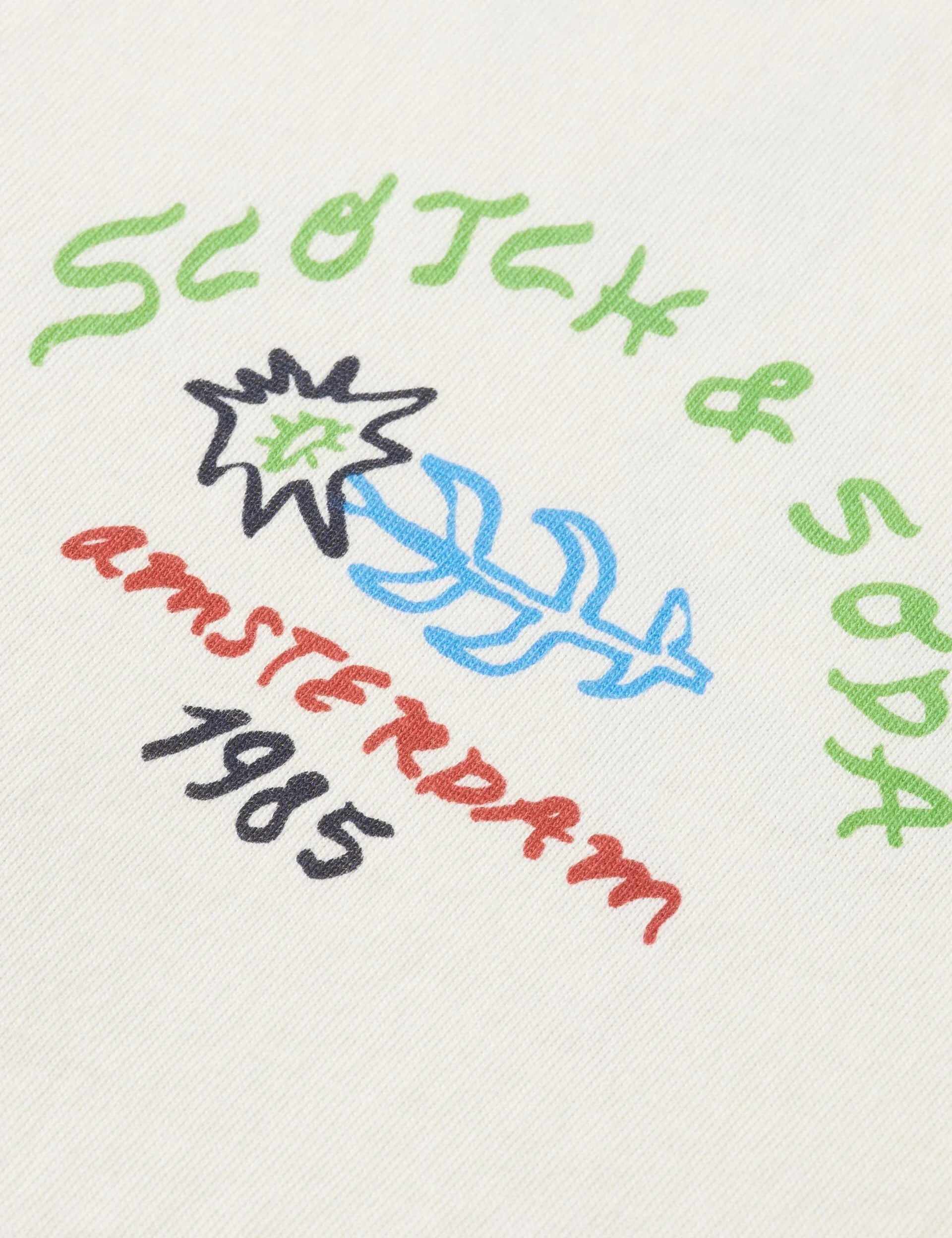 הדפס לוגו Scotch & Soda אמסטרדם 1985 על חולצה לבנה, קמעונאות אופנה CHOZEN