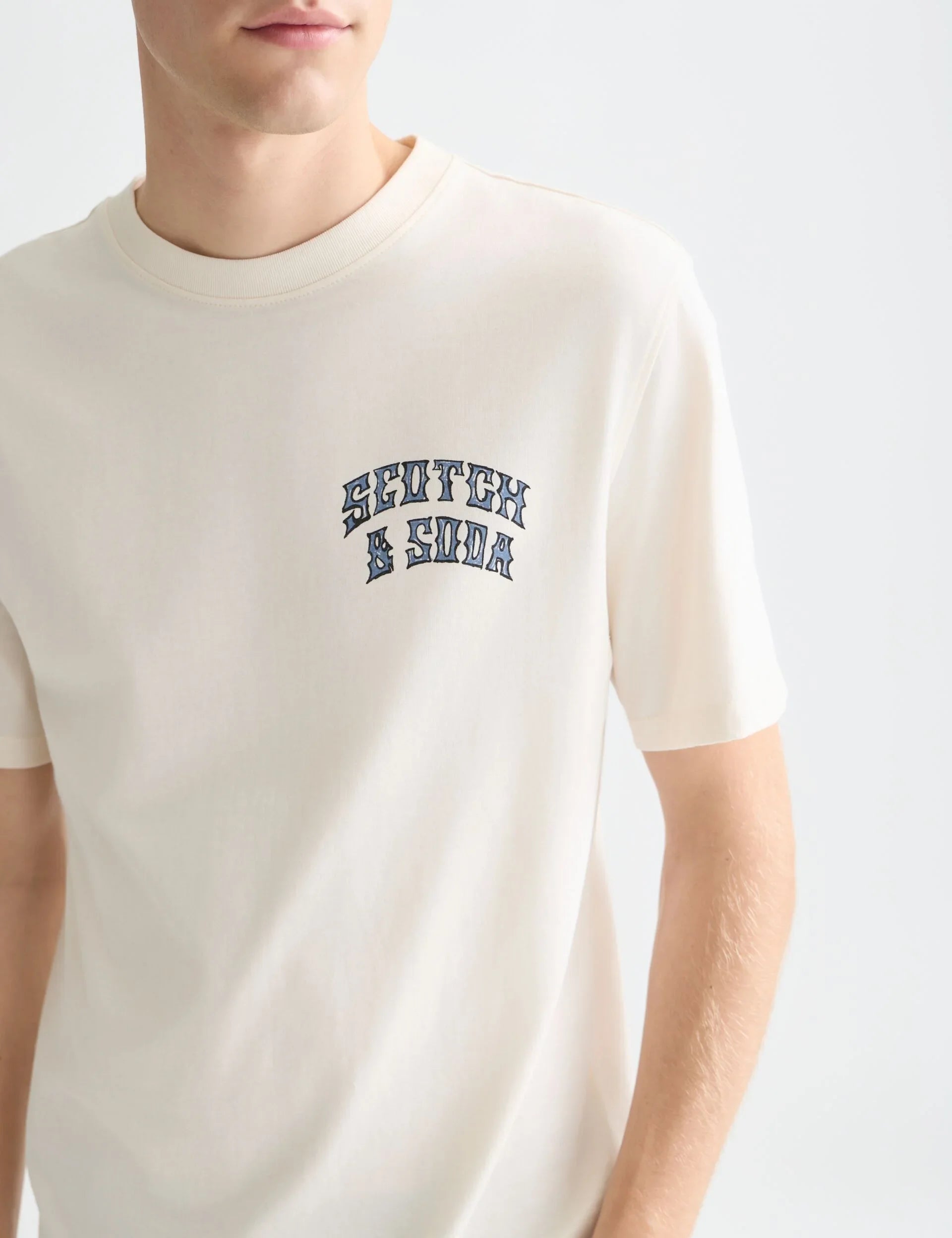 חולצת טי לבנה לגבר עם הדפס SCOTCH & SODA, אופנה לגברים CHOZEN