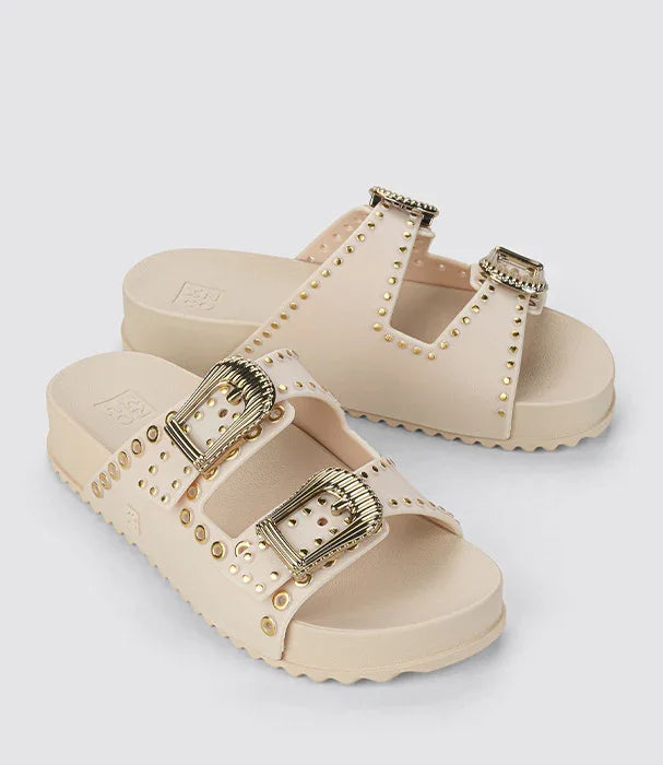 כפכפי נשים בצבע בז' עם אבזמים ועיטורי ניטים זהובים, CHOZEN אופנה עדכנית