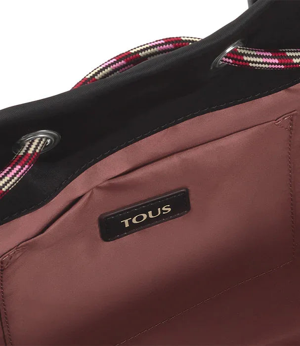 פנים תיק TOUS יוקרתי עם בטנה ורודה וידיות בד צבעוניות, מבית המותגים CHOZEN