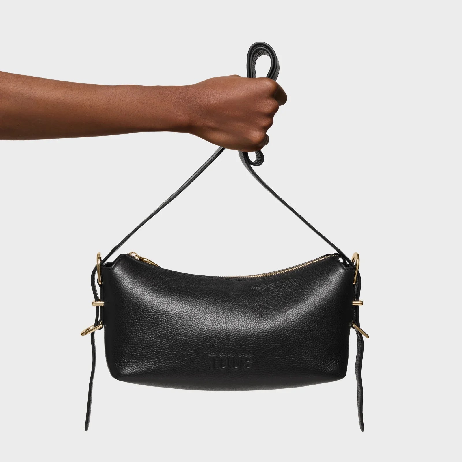 תיק עור שחור יוקרתי TOUS מוזהב לנשים, צילום מהיבואן הרשמי קבוצת אלפא