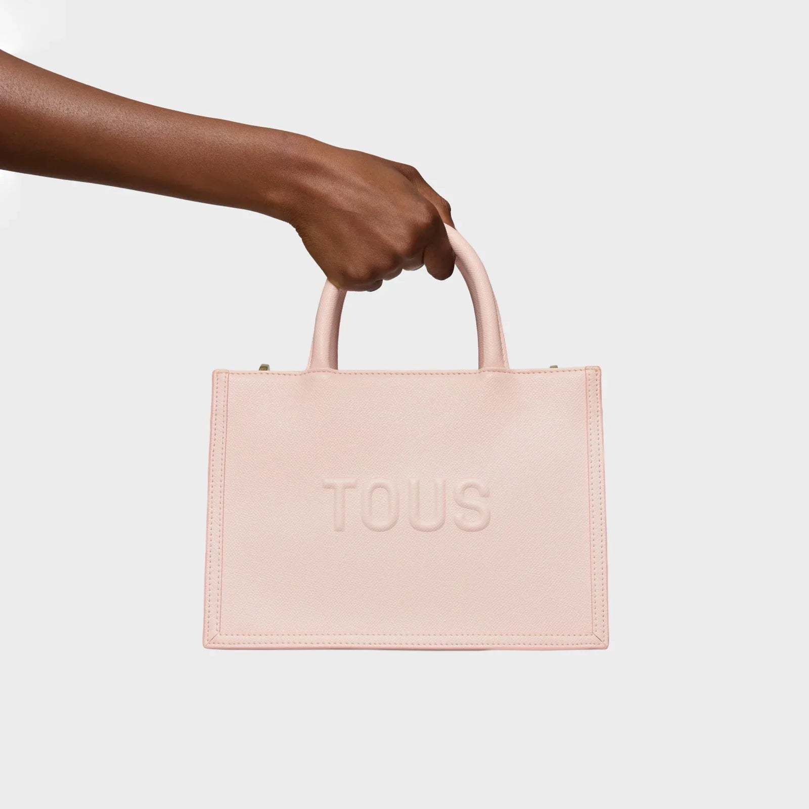תיק יד ורוד בהיר TOUS לאישה, מבית מותגים מובילים ב-CHOZEN אלפא