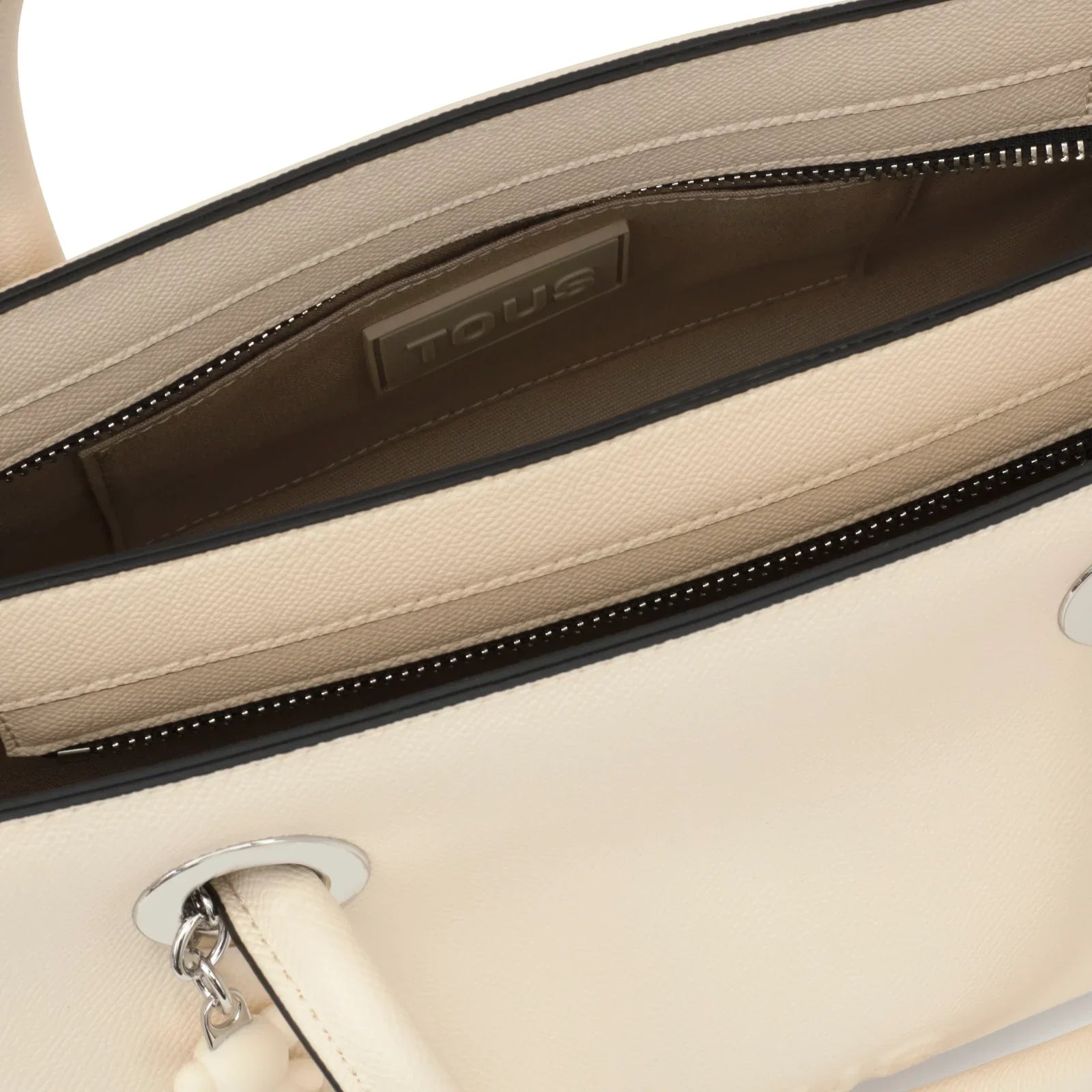 תיק יד נשים בצבע בז' עם רוכסן, מותג TOUS, מבית CHOZEN קבוצה אלפא