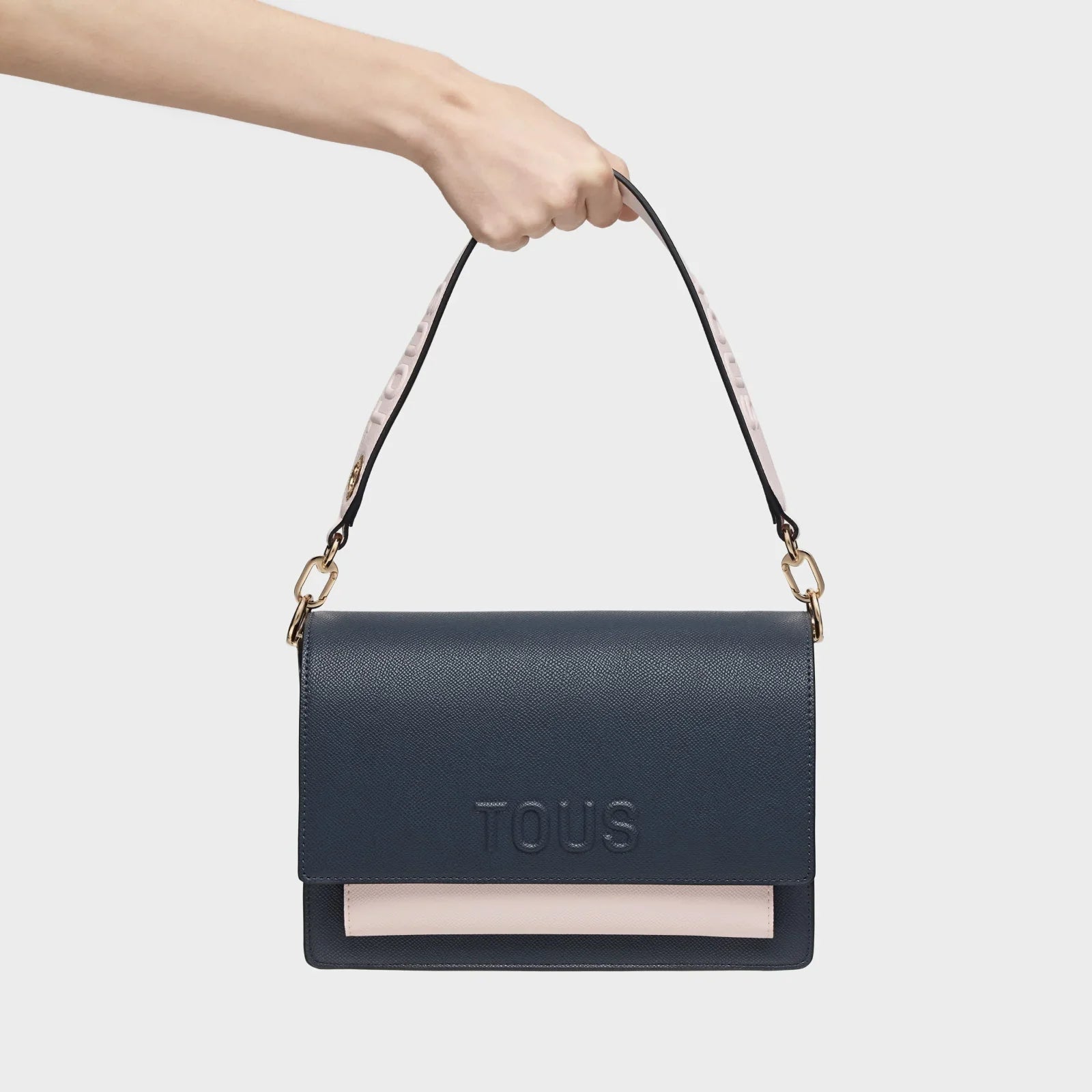 תיק צד אופנתי TOUS בצבע כחול, רצועה קצרה, מבית מותגי יוקרה באתר CHOZEN
