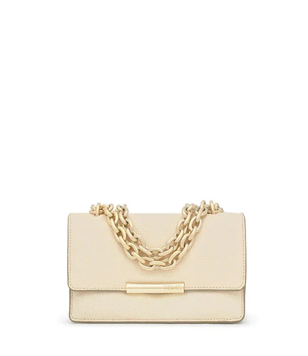 תיק יד אופנתי בצבע בז׳ עם רצועת שרשרת זהב, מבית מותגים מובילים ב-CHOZEN