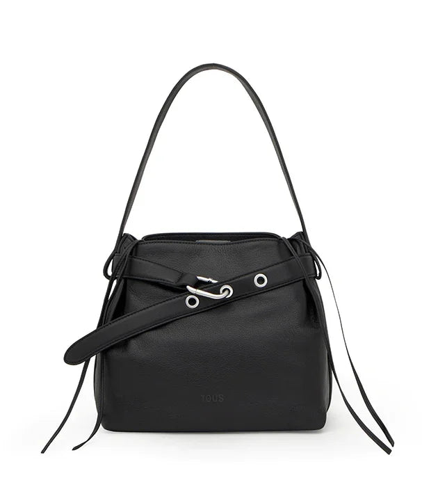 תיק יד שחור מעוצב, עור, עם רצועת כתף, מבית מותג בינלאומי ב-CHOZEN