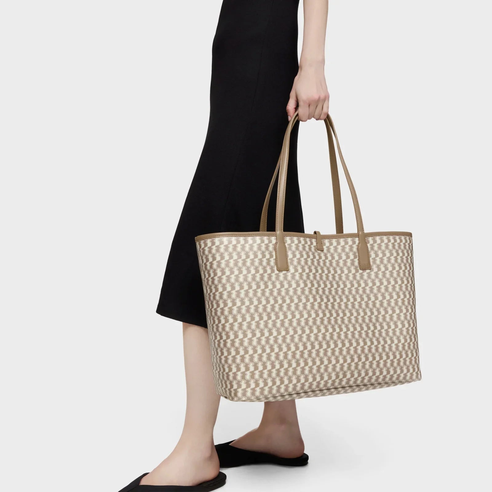 תיק יד אופנתי לנשים בדוגמת קשבז' חום, מותג יוקרה מבית CHOZEN