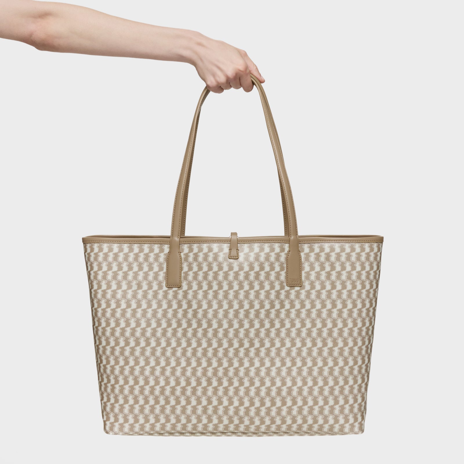 טואוס תיק כתף Double Way Bear בצבע בז'